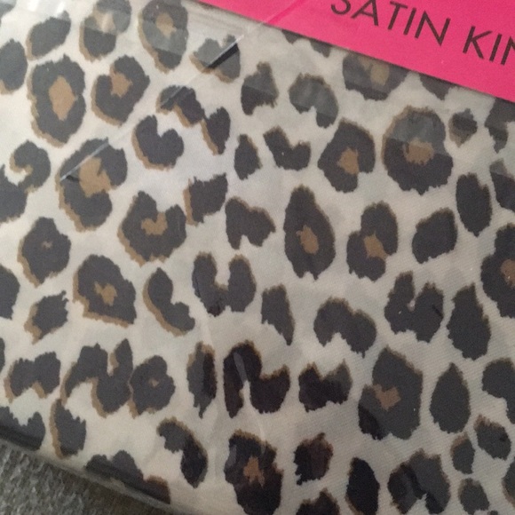 New Betsey Johnson Satin King Sheet Set - Picture 2 of 5